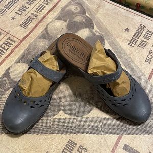 NWOT Cobb Hill by New Balance in gray leather slide-on sandal